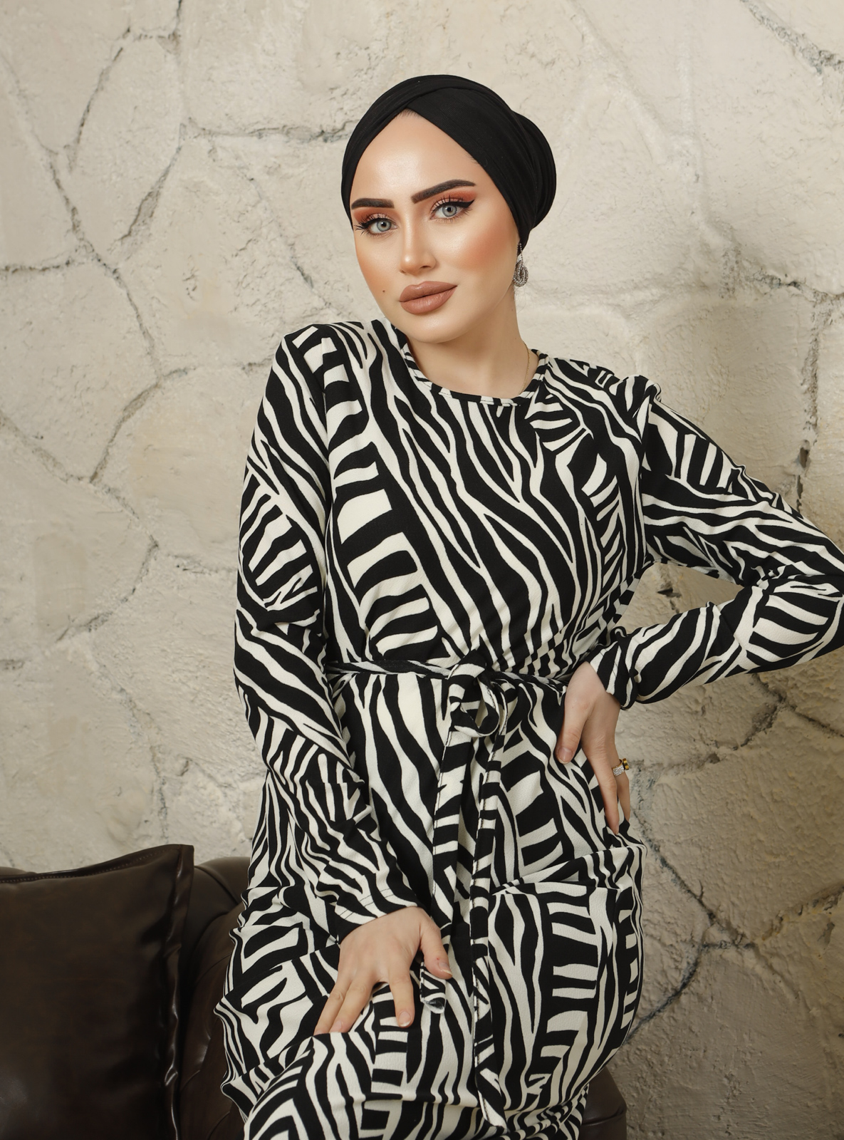 Desenli Tesettür Elbise - Siyah Beyaz  - Modaefa - Resim 2