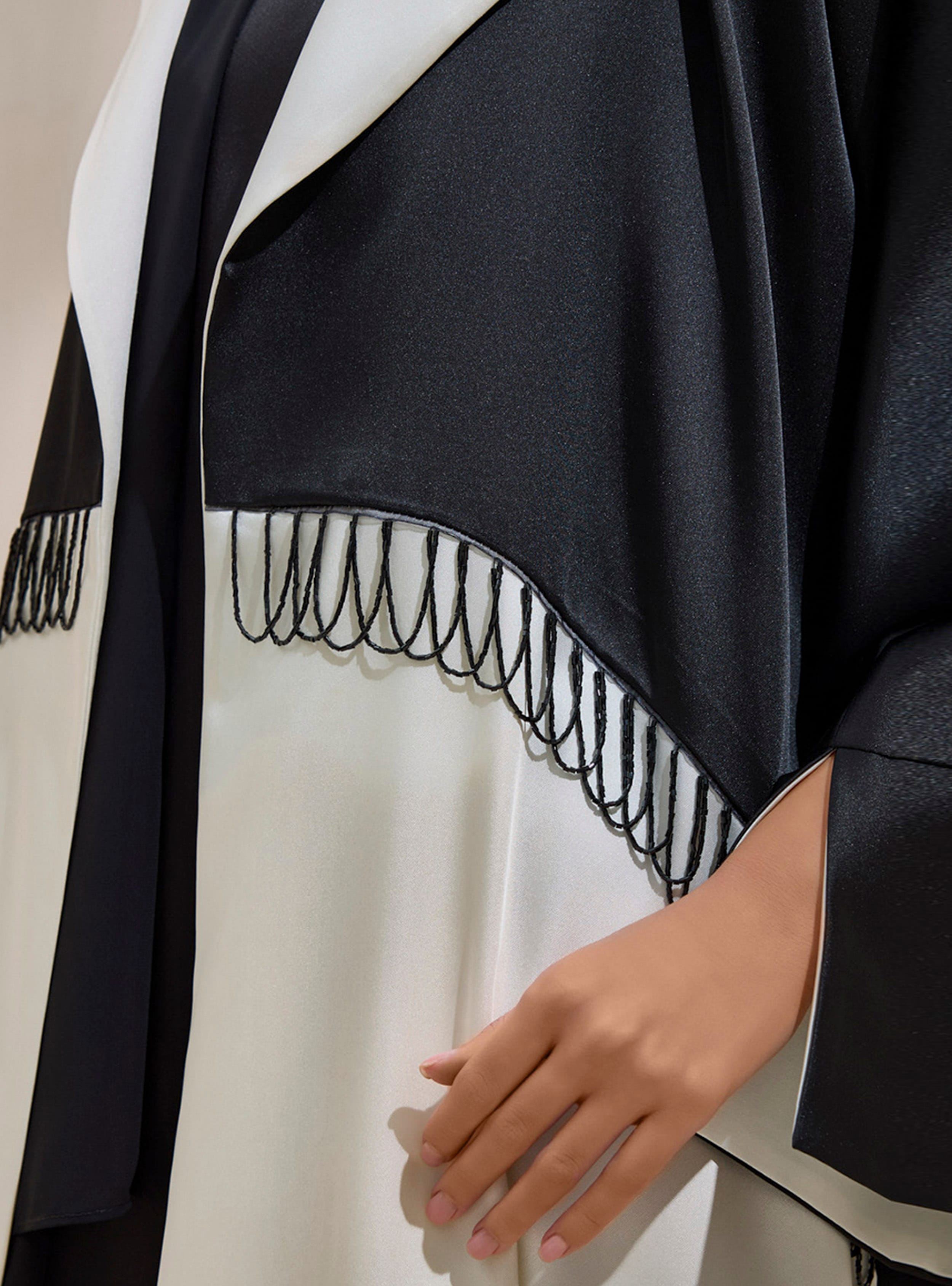 ELEGANT ABAYA - Siyah - Ekru - AL SHEIKHA - Resim 4