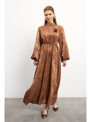 Gül Detaylı Jakar Elbise - Camel