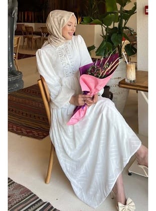 Taş Detaylı Tesettür Elbise Beyaz 1412