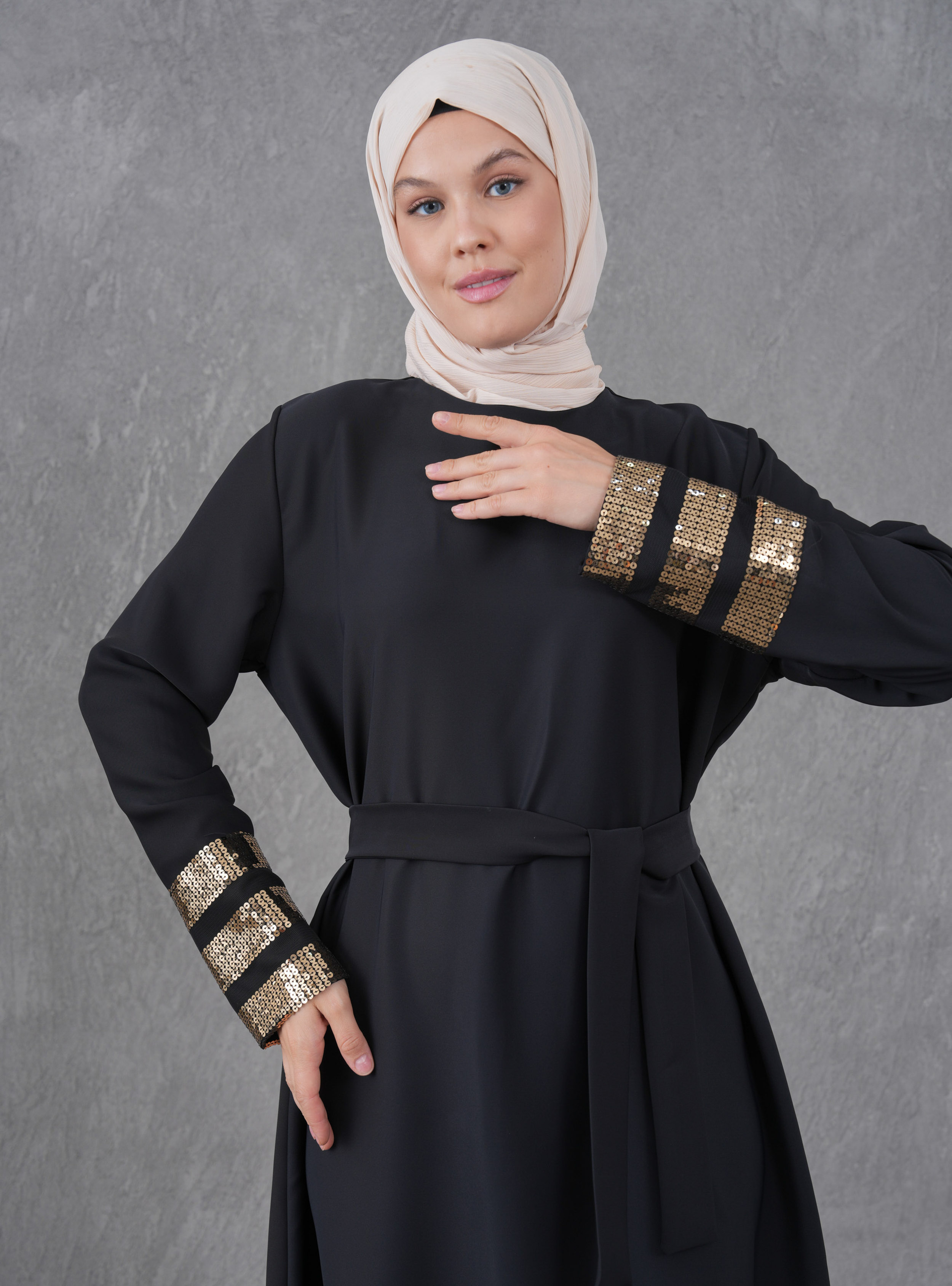 Melanjlı Kumaş Manşet Payet Garnili Elbise - Siyah - Filizzade - Resim 4