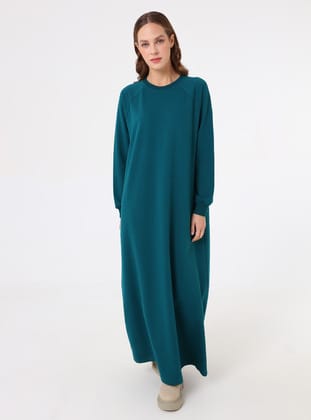 Reglan Kollu Bisiklet Yaka Tesettür Elbise - Koyu Zümrüt - Benin