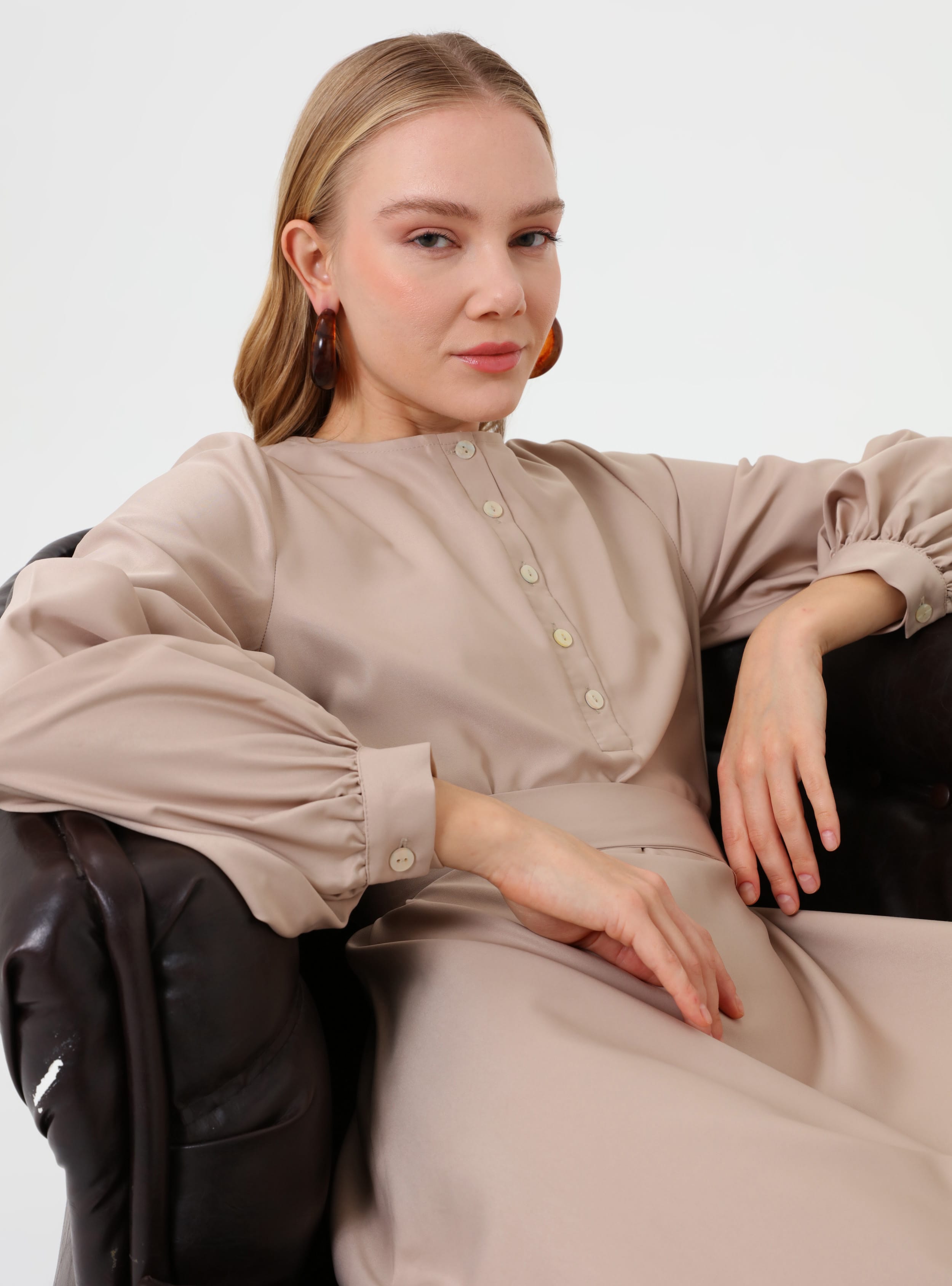 Poplin Kumaşlı Düğme ve Kuşak Detaylı Tesettür Elbise - Camel - Refka - Resim 2