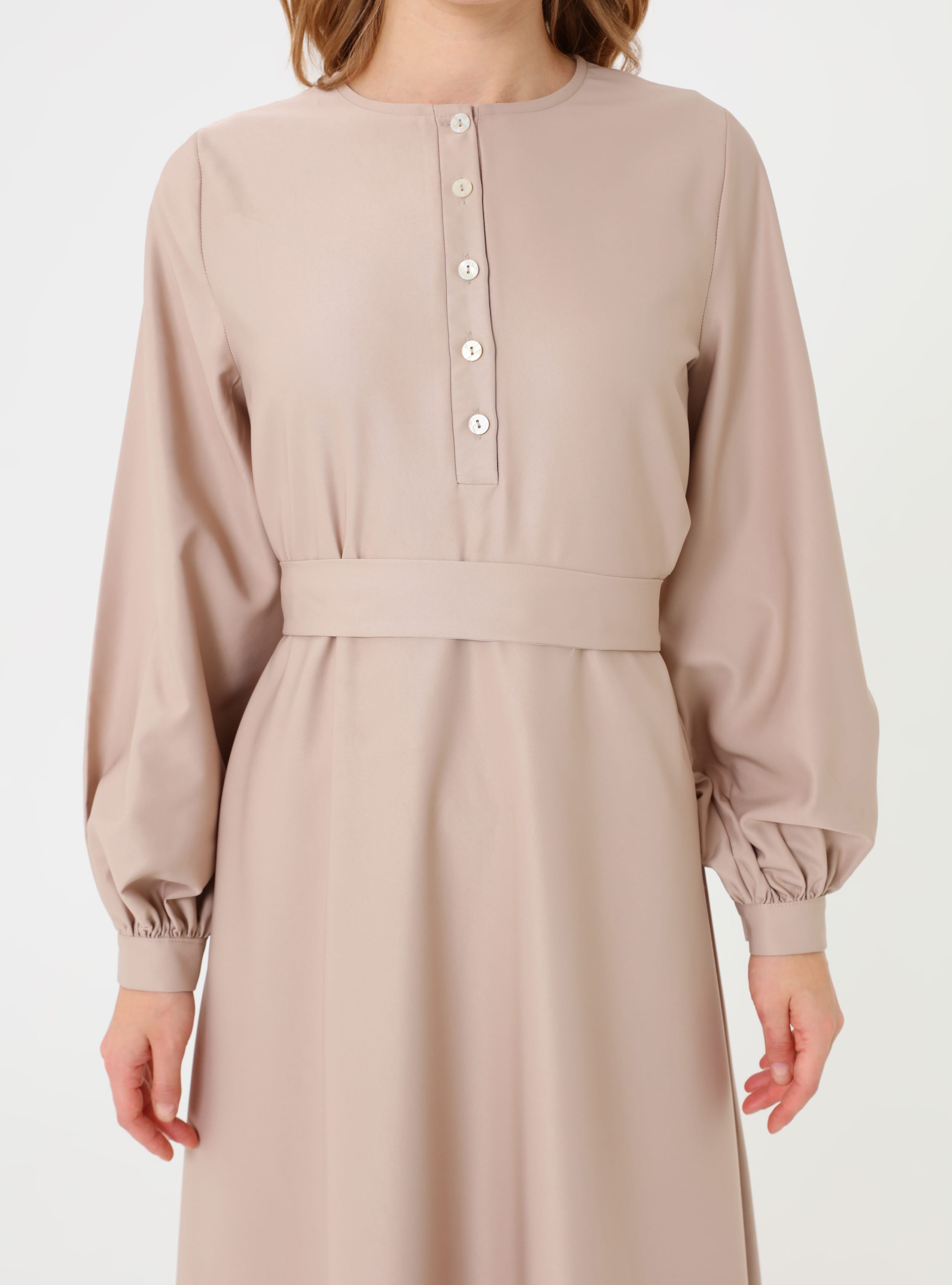 Poplin Kumaşlı Düğme ve Kuşak Detaylı Tesettür Elbise - Camel - Refka - Resim 4