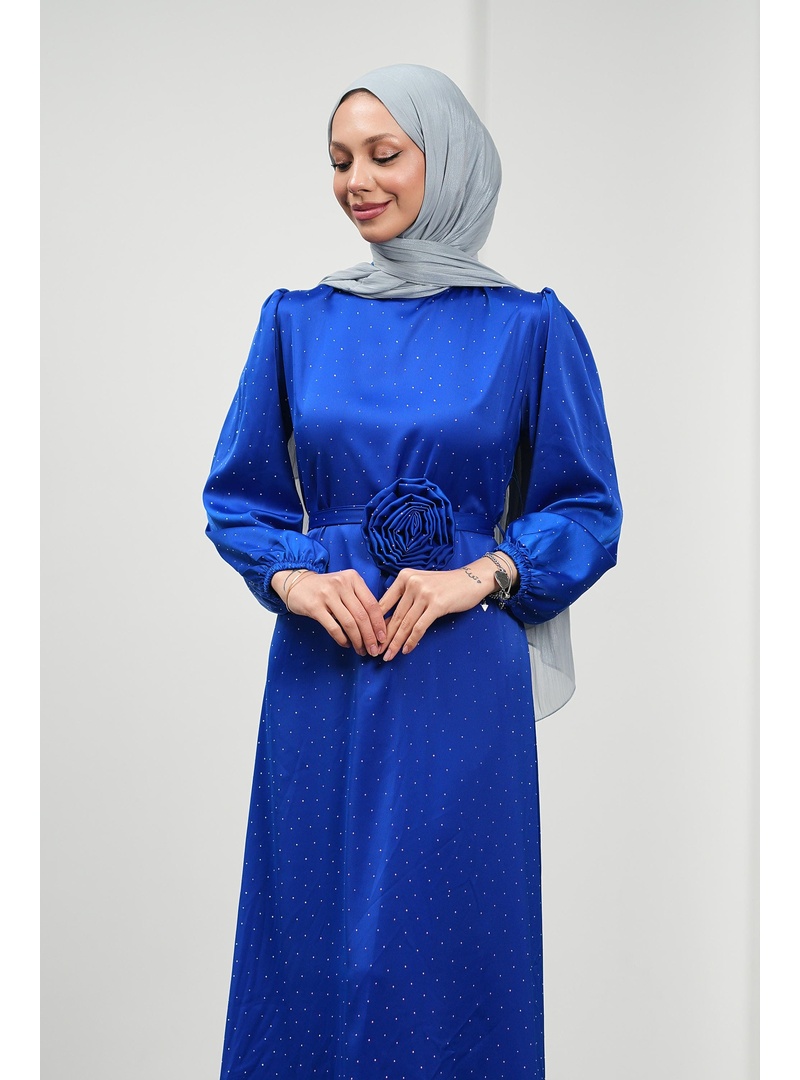Saks Mavi Çiçek Kemerli Taşlı Saten Abiye - Resim 2