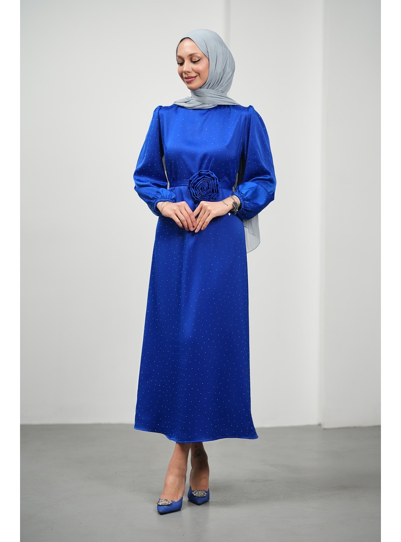 Saks Mavi Çiçek Kemerli Taşlı Saten Abiye - Resim 3