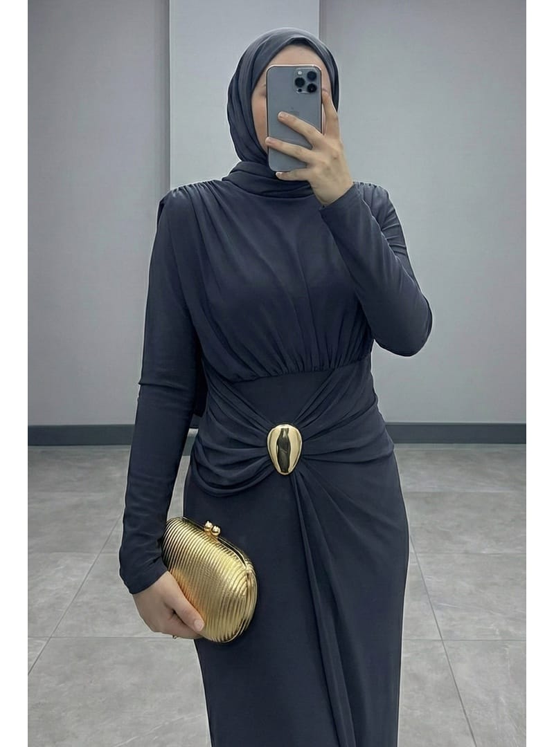 Broş Detay Büzgülü Füme Sandy Elbise - Resim 3
