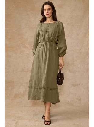 Şerit Detaylı Beli Lastikli Müslin Elbise HAKİ 9453-E