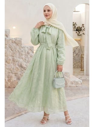 Yakası Bağcıklı Kuşaklı Mint Yeşili Brode Elbise