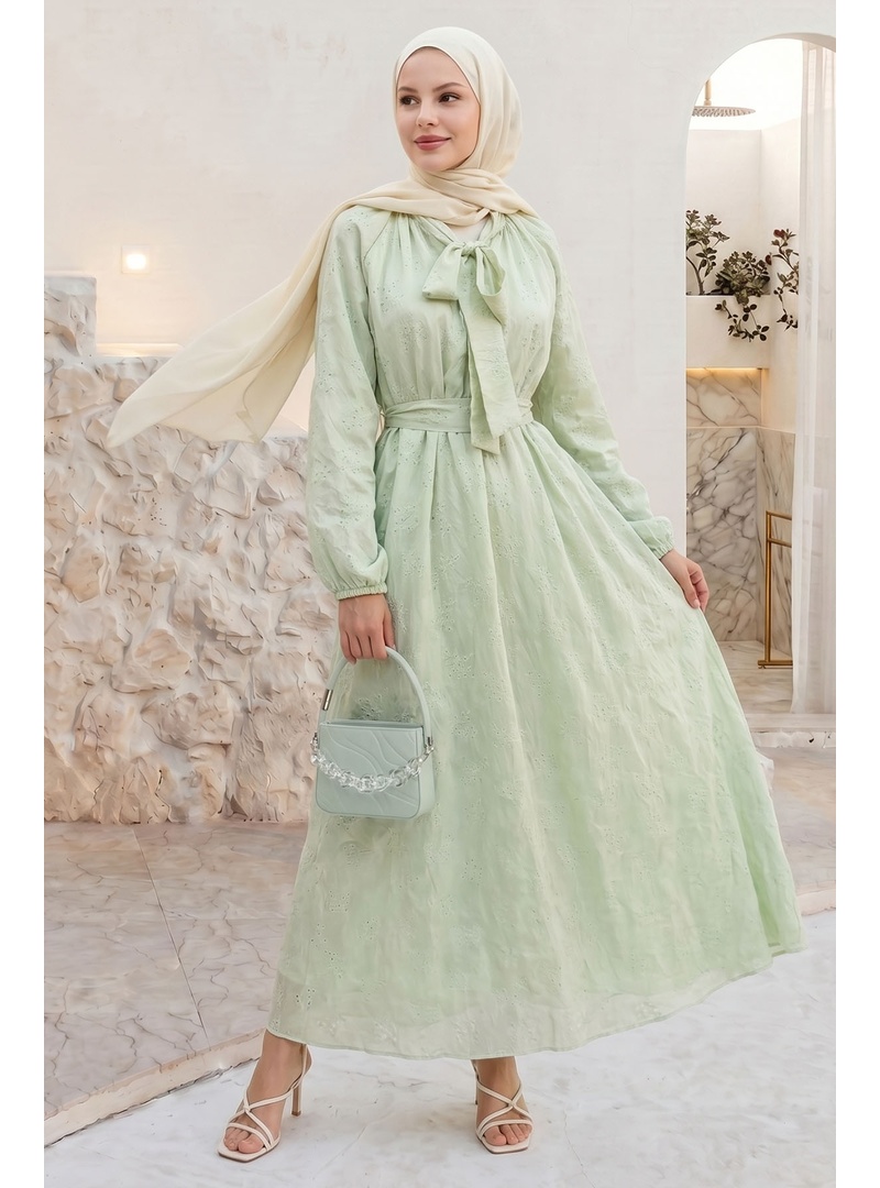 Yakası Bağcıklı Kuşaklı Mint Yeşili Brode Elbise - Resim 3