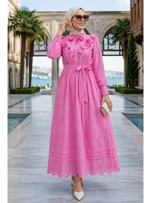 Fırfır Yaka Kuşaklı Fisto Pembe Tesettür Elbise 50164P